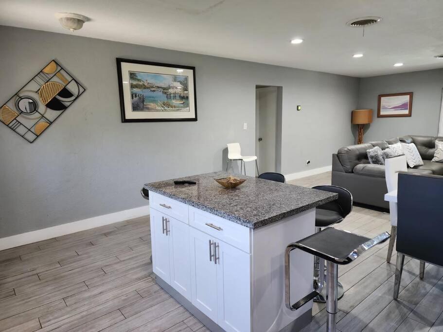 The Perfect Vacation Getaway ! Apartment Miami Exterior photo